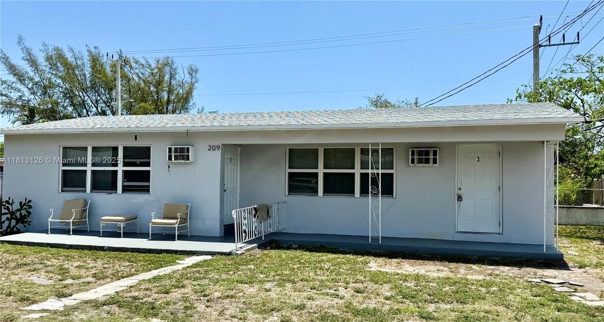 Primary Photo - 209 SW 14th St