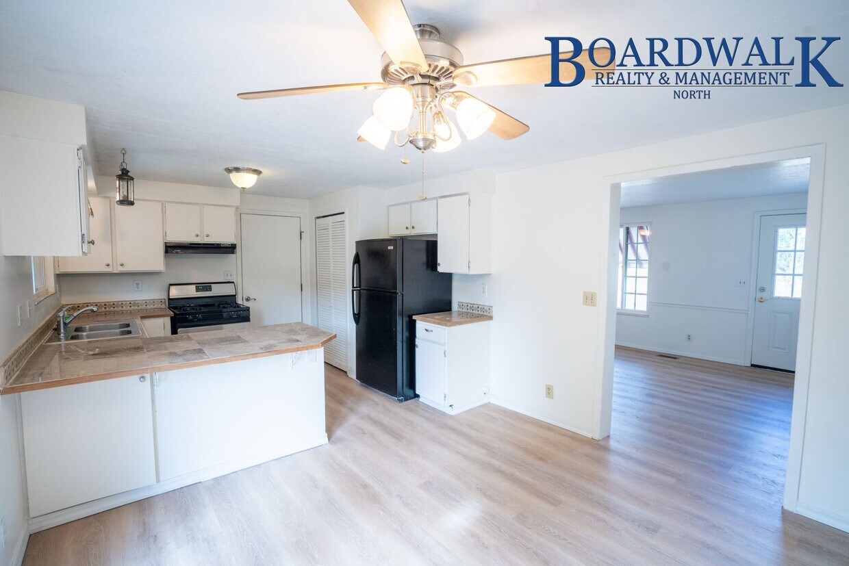 Foto principal - Updated 4 Bedroom Home in Beautiful Eden!
