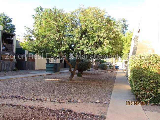 Foto del edificio - 1620 N Wilmot Rd