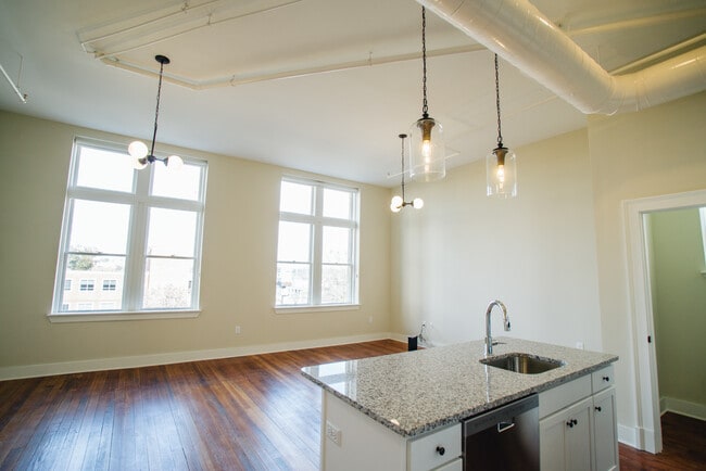 Building Photo - 520 Mulberry St