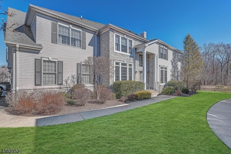 33 Schweinberg Dr, Roseland, NJ 07068 Townhome Rentals in Roseland NJ