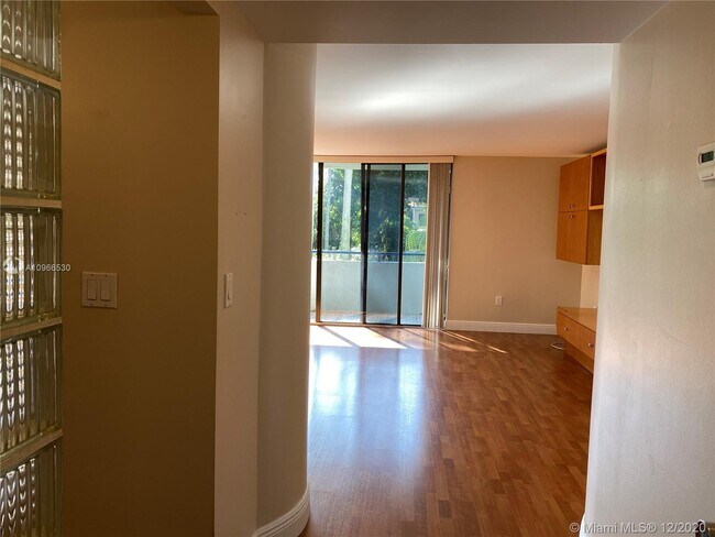 Building Photo - 21085 NE 34th Ave