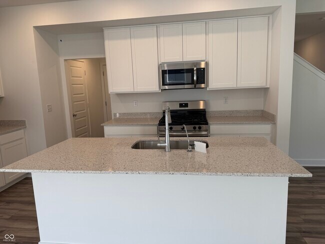 Foto del edificio - 15203 Farrington Rd