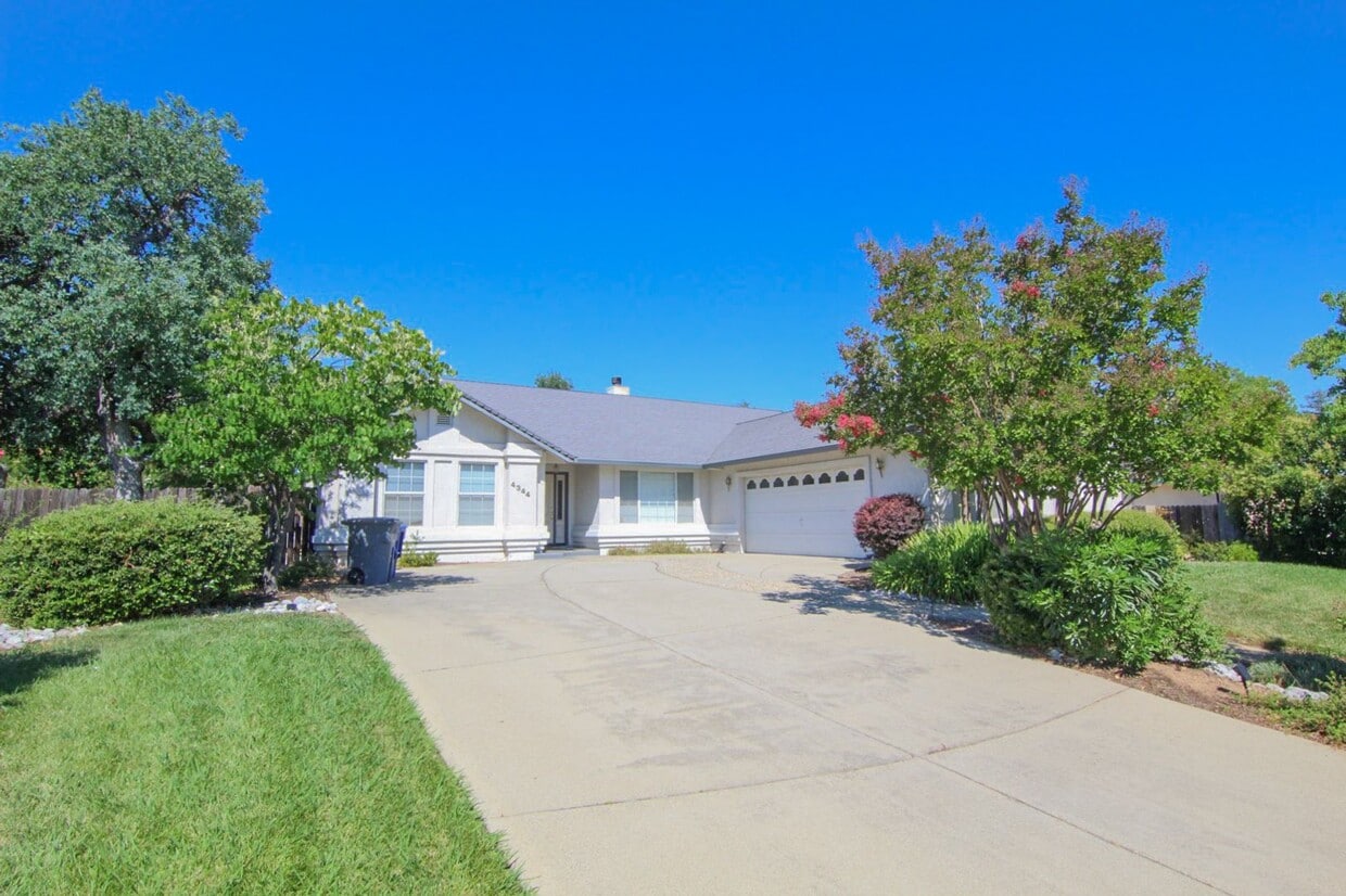 Primary Photo - 3 Bedroom Home in Country Heights