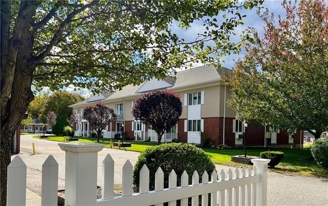 Building Photo - 1371 Mendon Rd