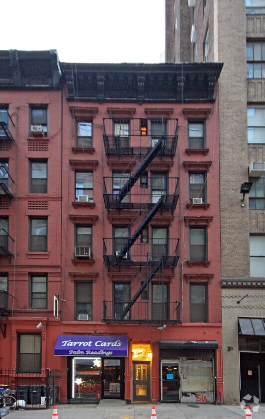 Building Photo - 334 W 37th St