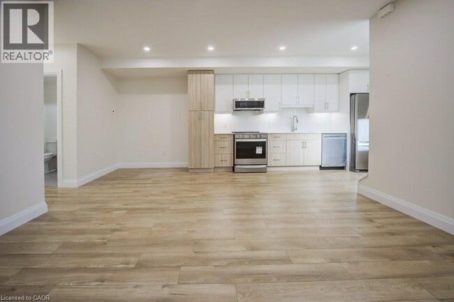 Building Photo - 445 East Ave