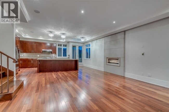 Building Photo - 834 17th St