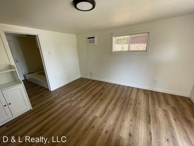 Foto del edificio - 1 br, 1 bath House - 266 N Vine St