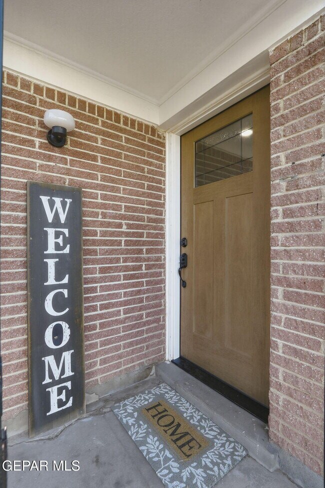 Foto del edificio - 4873 Mcgregor Dr