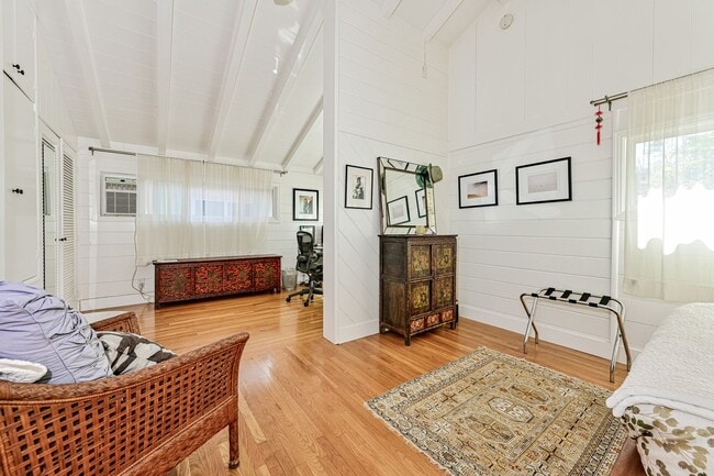 Building Photo - Furnished Master Suite Near Manhattan Beach! All Utilities & Internet Included!