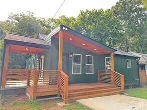Building Photo - 2228 Carey Dr SE