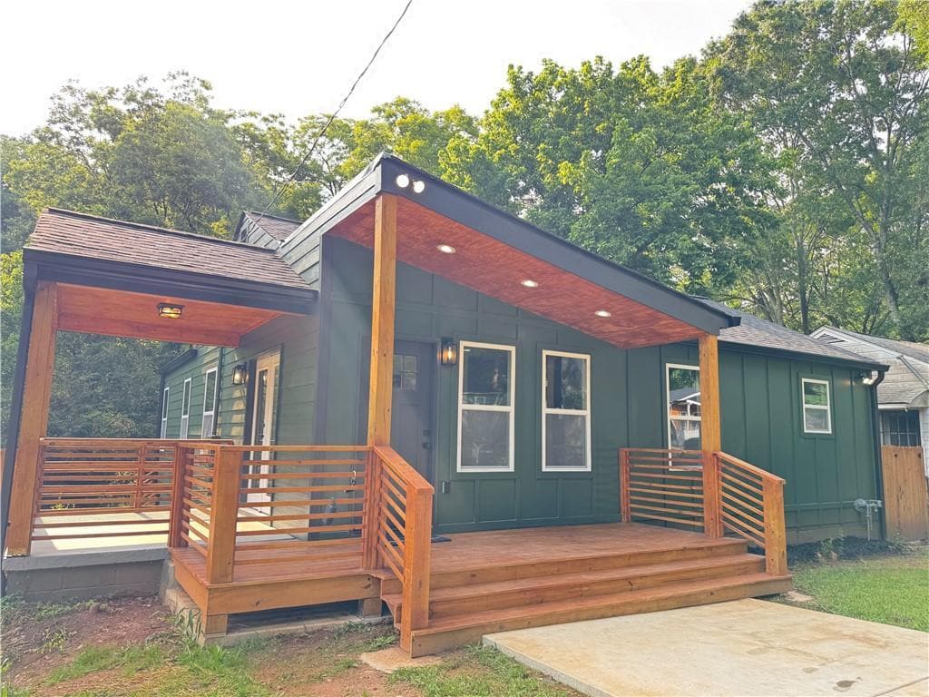 Primary Photo - 2228 Carey Dr SE