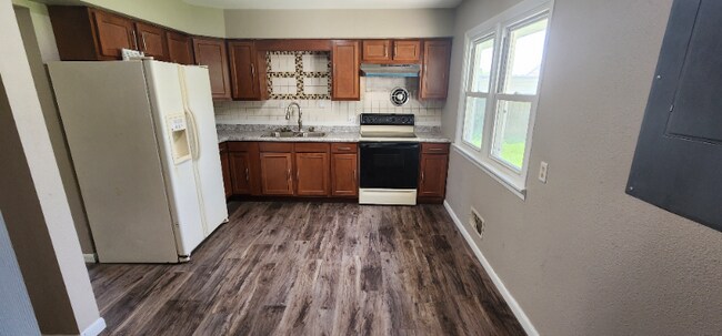 Building Photo - 809 N Patton Ave
