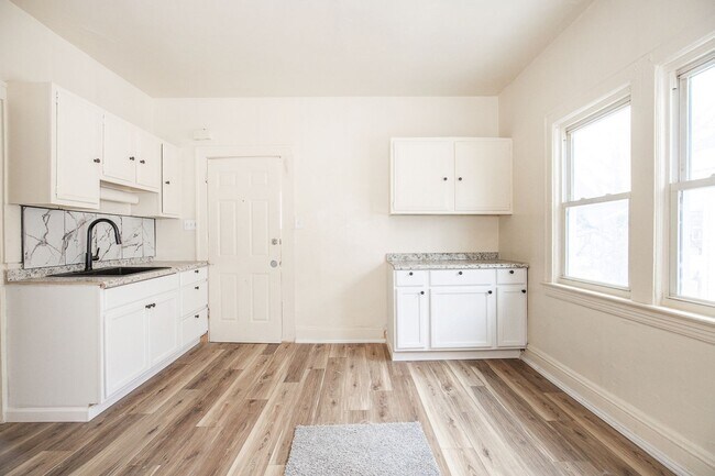 Building Photo - 3331 E 140th St