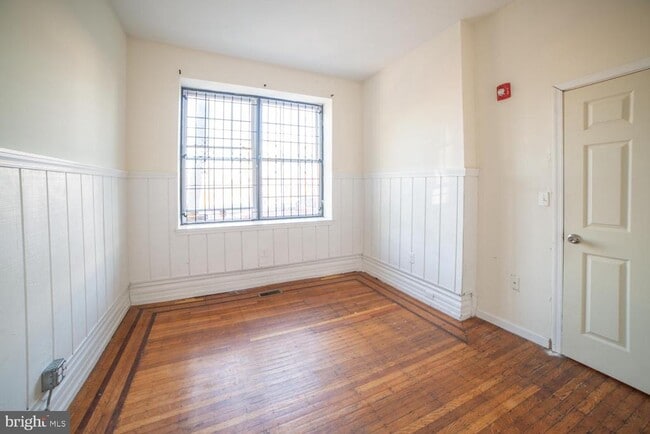 Building Photo - 1850 N 16th St