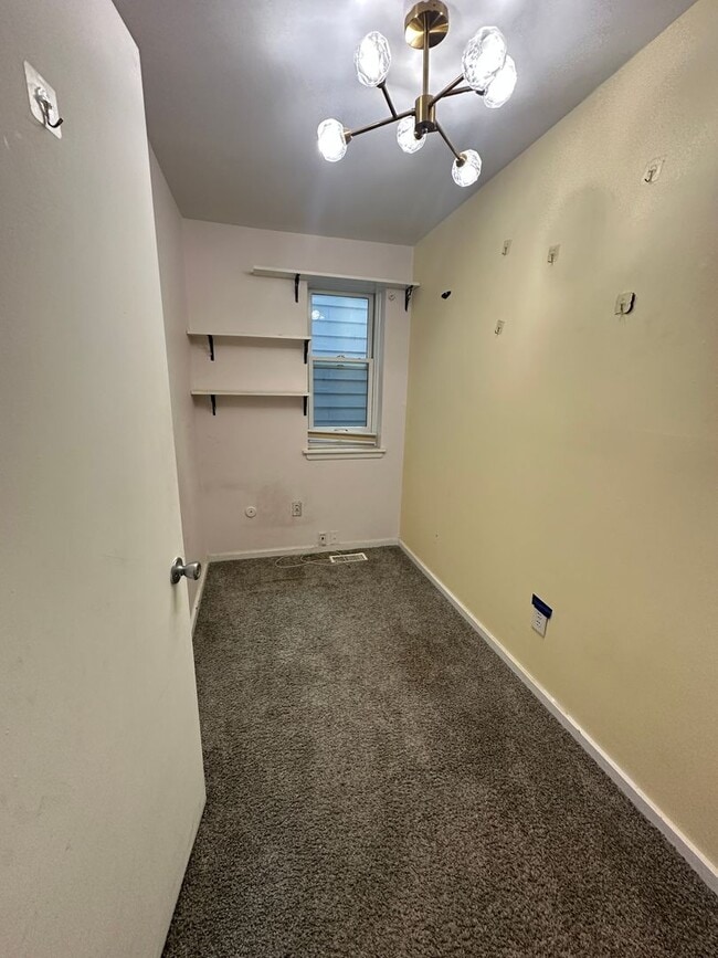 Building Photo - 2B1B three story town house with finished basement