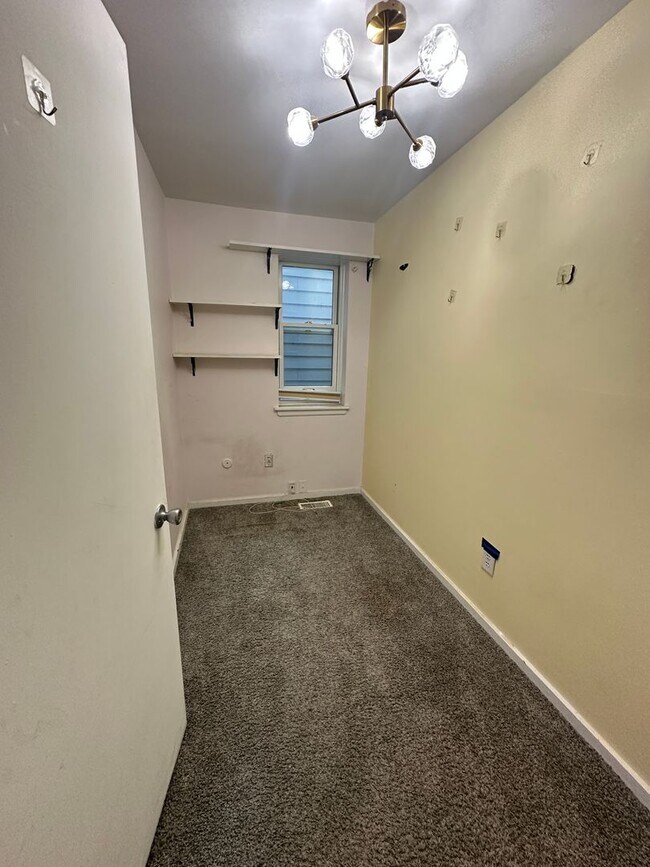 Foto del edificio - 2B1B three story town house with finished basement