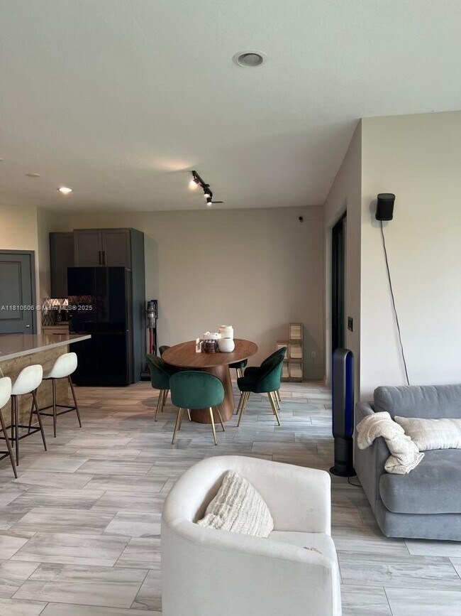 Foto del edificio - 8813 Antarus Dr