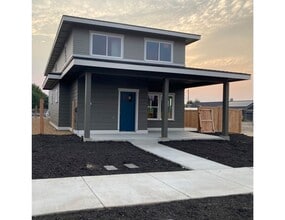Building Photo - 805 NW 18th Ct
