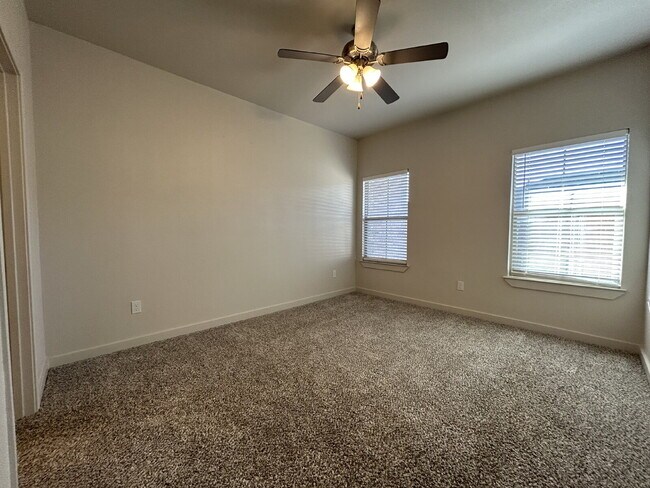Foto del edificio - Townhome near Cooper Elementary - Comfortable Living Awaits!