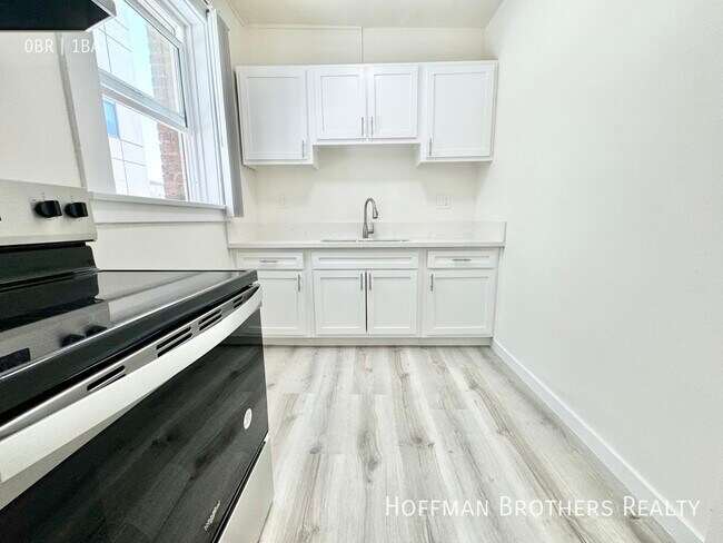 Building Photo - 341 S Alvarado St