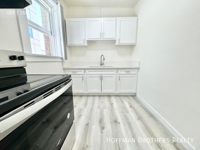 Building Photo - 341 S Alvarado St