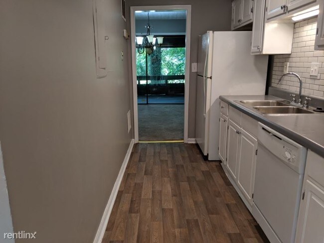 Building Photo - 2 br, 1.5 bath House - 1012 Mariners Court