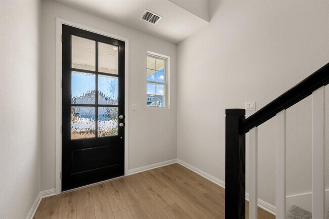 Foto del edificio - 245 Ranier Wy