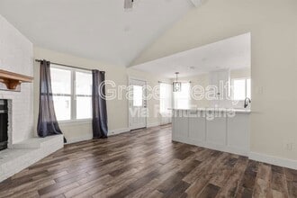 Building Photo - 740 N League