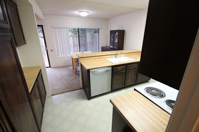 Building Photo - Spacious 3 Bedroom Townhome with 2-car gar...