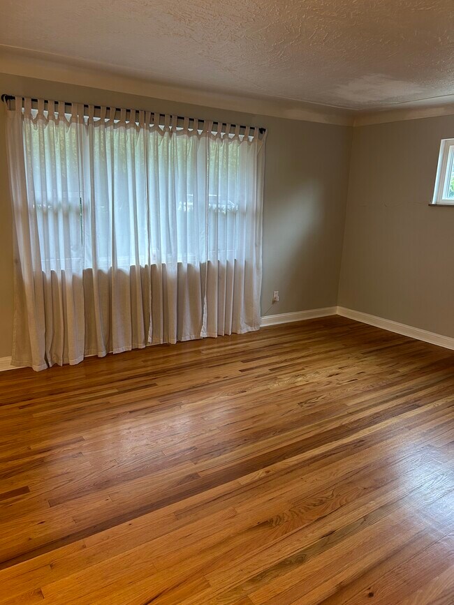 Living Room - 1877 Memorial Pky