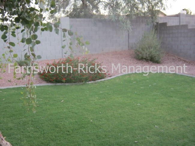 Foto del edificio - 9230 E Ellis St