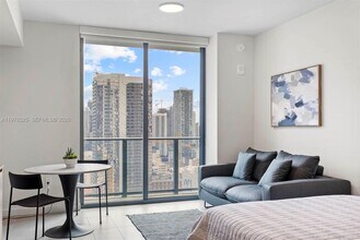 Building Photo - 121 NE 5th St