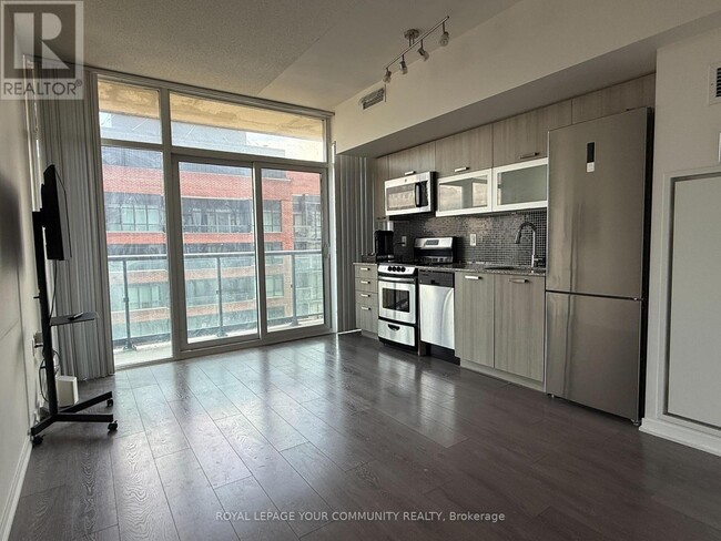 Building Photo - 36 Lisgar St