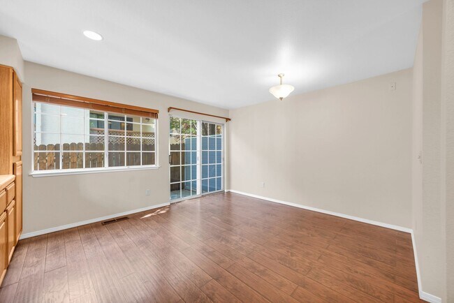 Foto del edificio - 2650 Plumas St