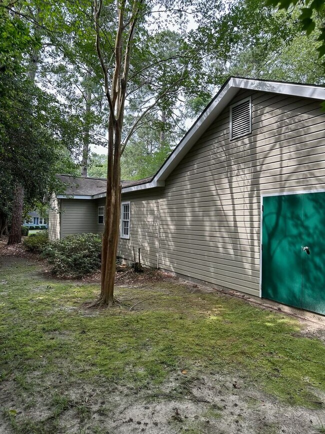 Building Photo - 508 W Alden Ave