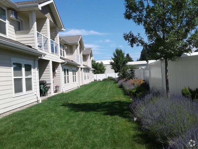 Building Photo - Orchard Townhomes