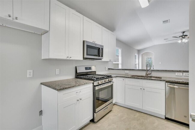 Foto del edificio - 210 Glencarry Trail