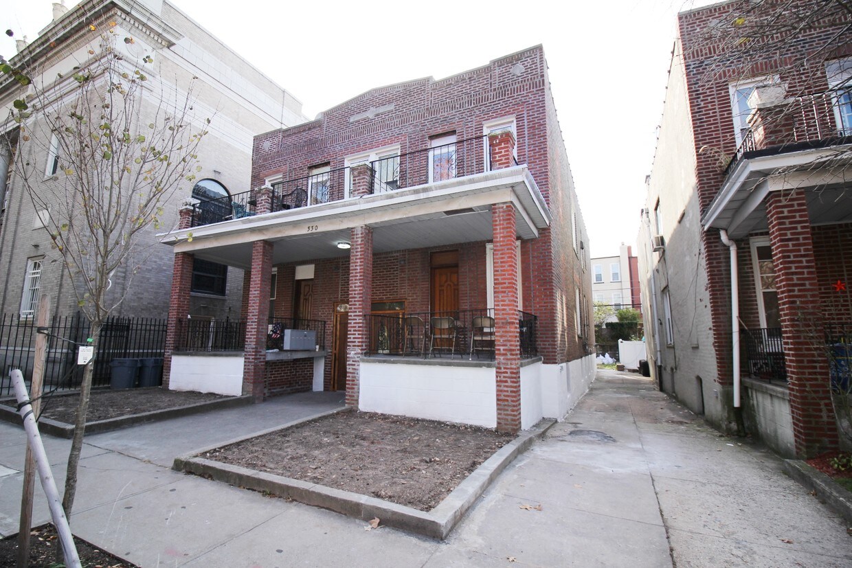 Primary Photo - 330 67th St