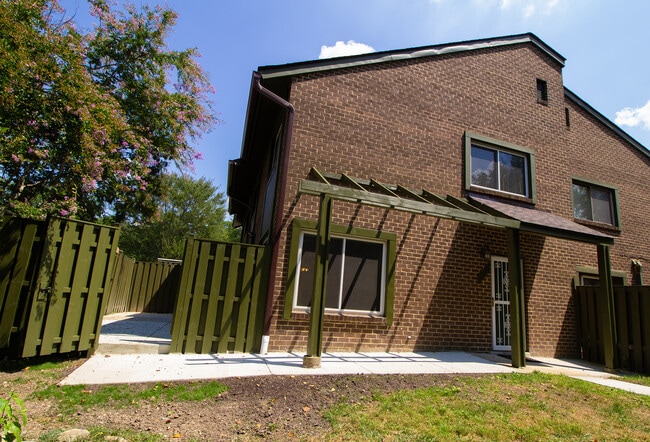 Front Exterior - 5752 Thunder Hill Rd