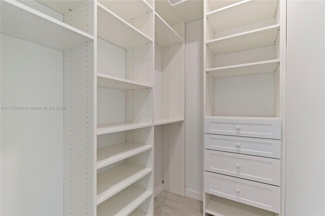 Building Photo - 251 Crandon Blvd