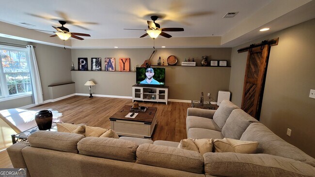 Foto del edificio - 6729 Great Water Dr