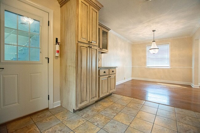 Foto del edificio - Three Bedroom off of Madison!
