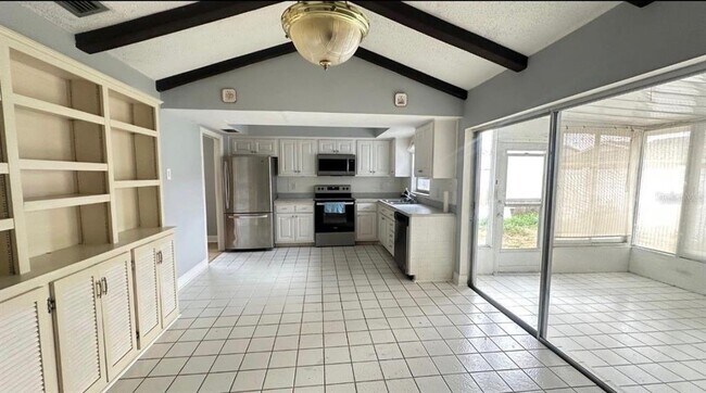 Foto del edificio - 2380 Timbercrest Cir W