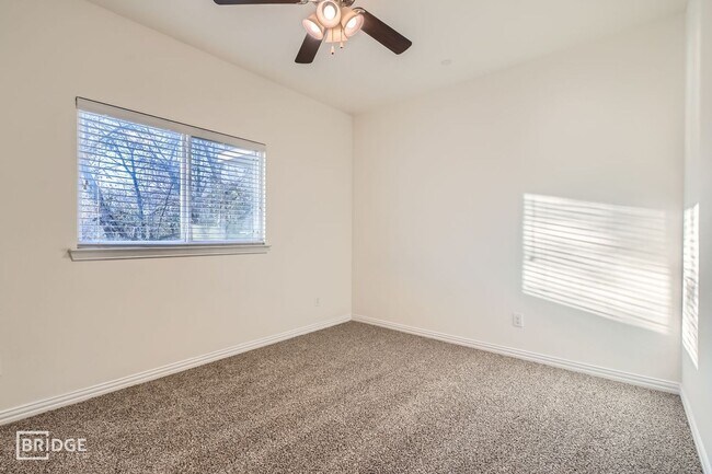 Foto del edificio - 1340 Lake Crest Lane, Lewisville, Texas 75057