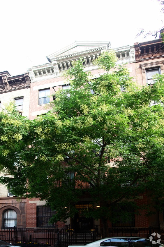 Building Photo - 405 W 48th