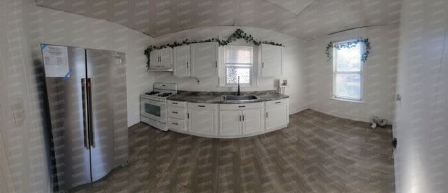 Building Photo - First floor- 2 Bedrooms and 1 Bathroom, Pe...