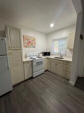 Building Photo - 635 SW 16th Ave