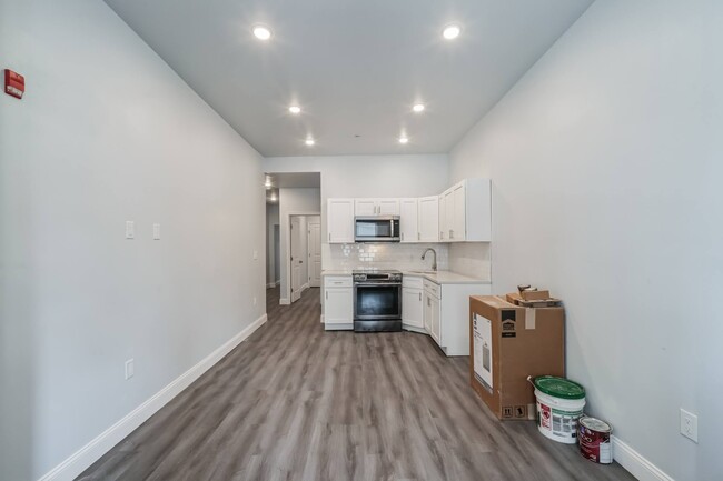 Building Photo - 406 N 52nd St
